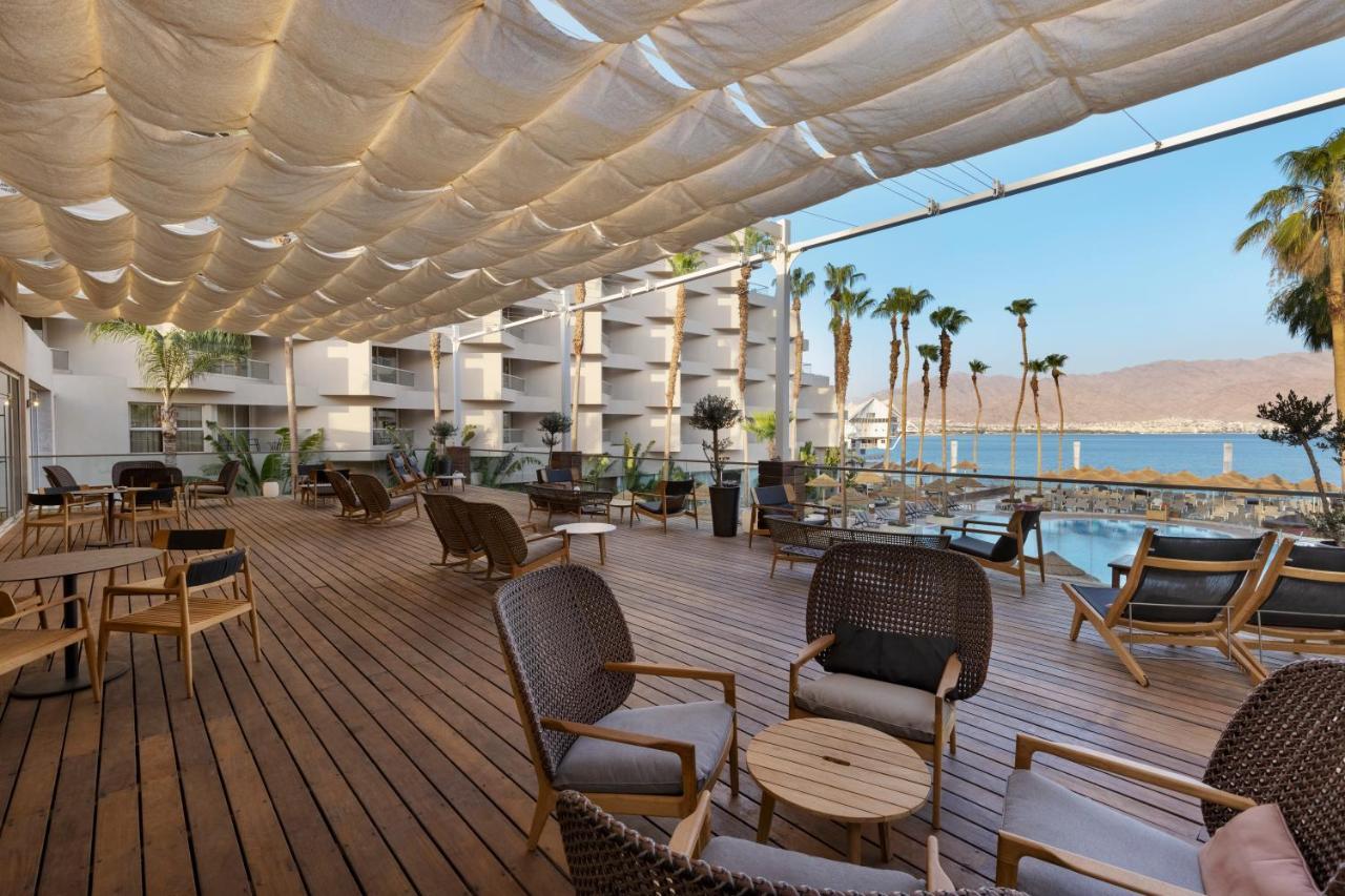 Aria Hotel Ейлат Екстериор снимка The pool deck at the Dead Sea