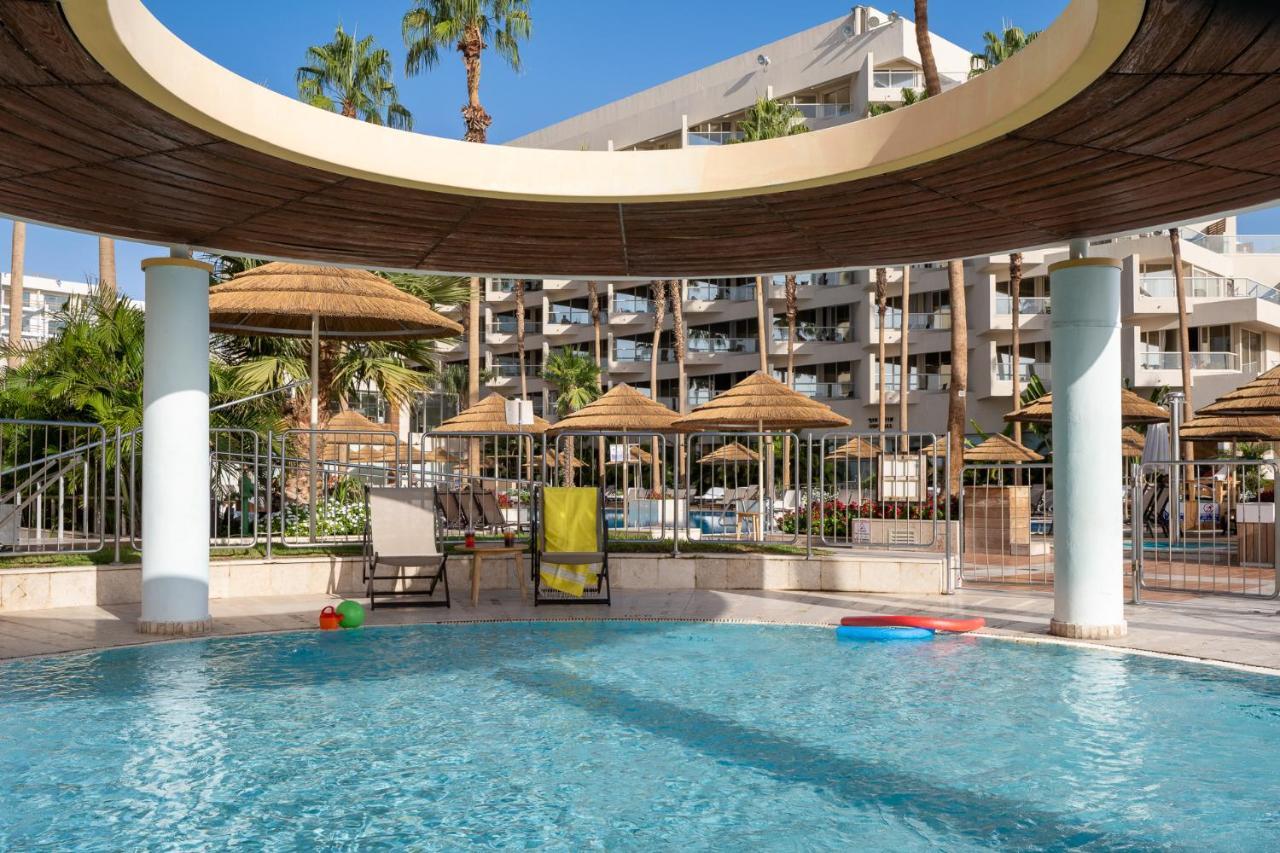 Aria Hotel Ейлат Екстериор снимка The pool at the Hilton Anatole