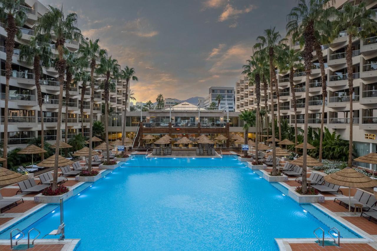Aria Hotel Ейлат Екстериор снимка The pool at the Grand Resort