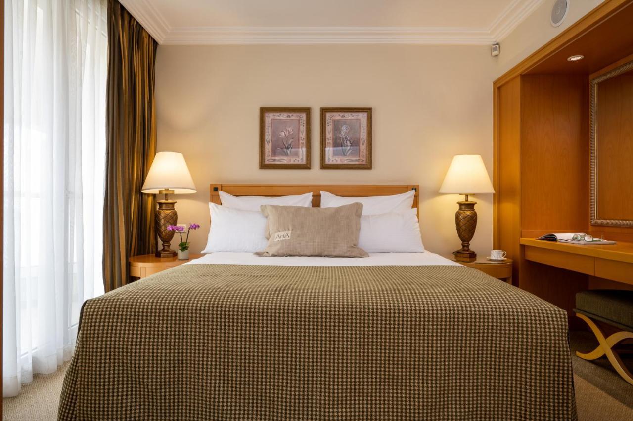 Aria Hotel Ейлат Екстериор снимка A bedroom at the hotel