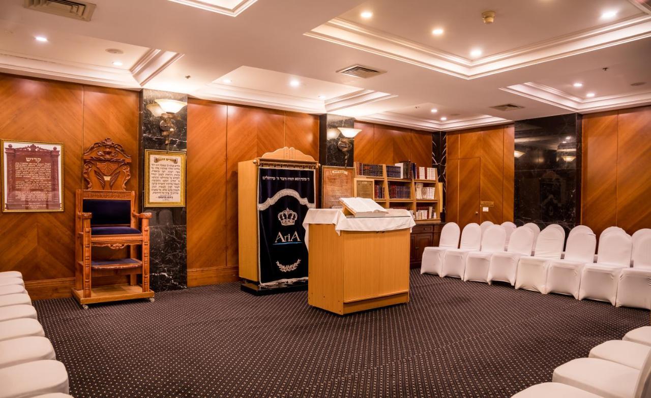Aria Hotel Ейлат Екстериор снимка The synagogue's interior